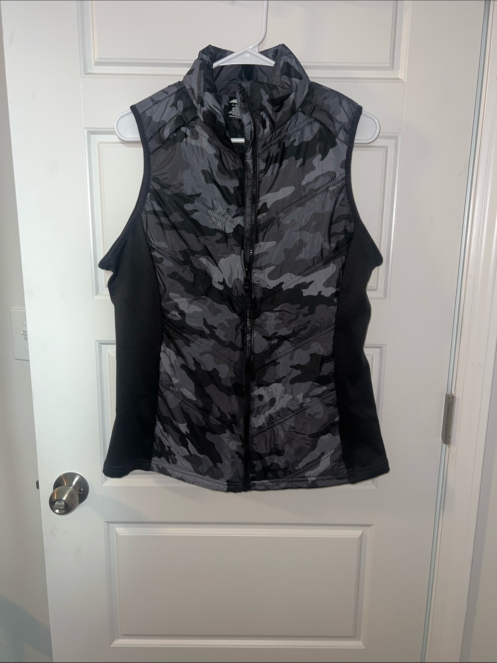 Avia Black & Gray Camo Puffer Vest